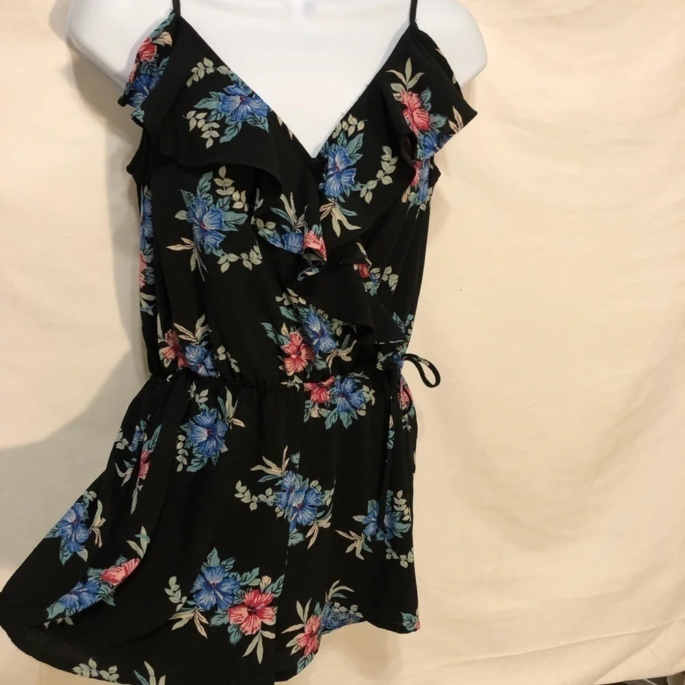 nwot Romper Shorts Floral M